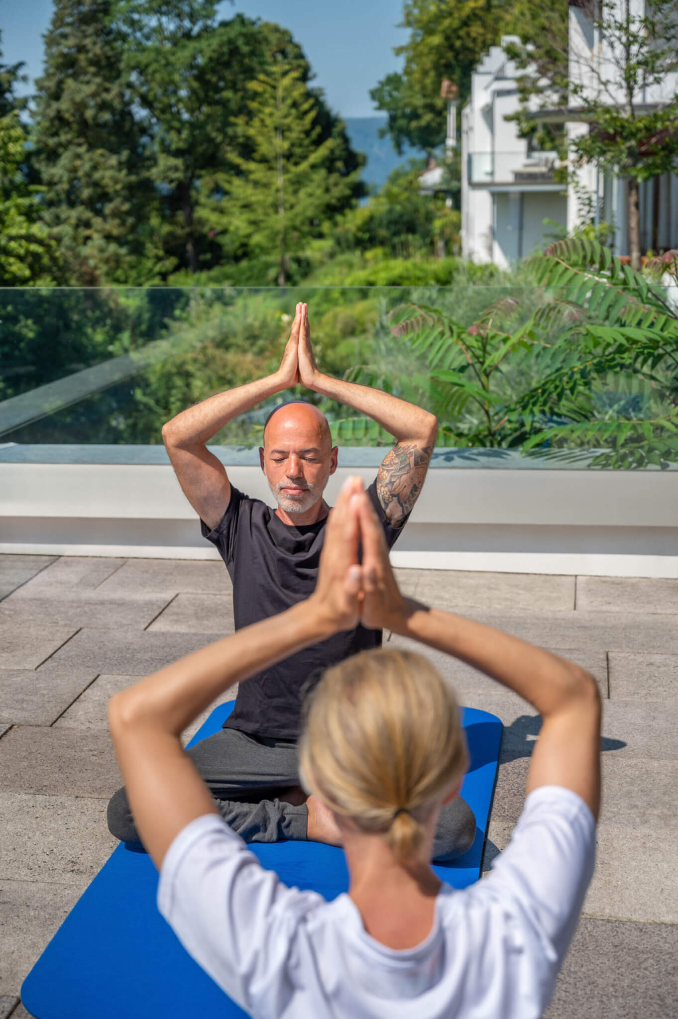 Gilbert Grimeau bei einer Yoga Einheit in der Fastenklinik Buchinger Wilhelmi am Bodensee